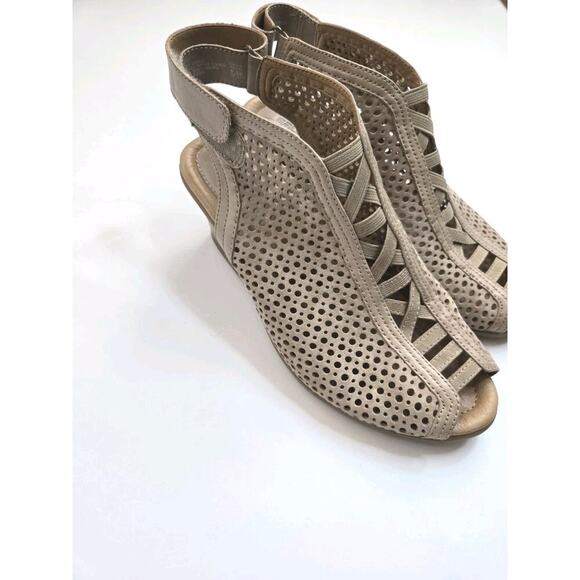 Earth Taupe Calla Perforated Leather Peep-Toe Sling-Back Wedge Sandals 9.5B - Picture 2 of 11